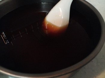 step2: 所有汁料 (生抽, 蠔油, 糖, 鹽) 準先拌勻