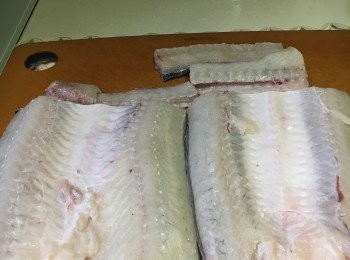 step1: 蜜糖汁:
蜜糖 2湯匙
日本豉油 1湯匙
玫瑰露 1湯匙
(將以上材料拌勻)