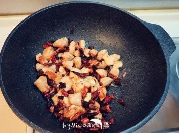 step4: 加入雞肉一起拌炒