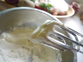 step3: b.打發鮮奶油。