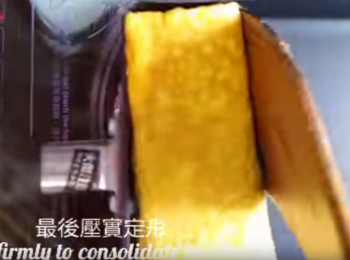 step8: 最後用鏟子多方向壓實定形⑦。
Press firmly to consolidate the shape⑦.