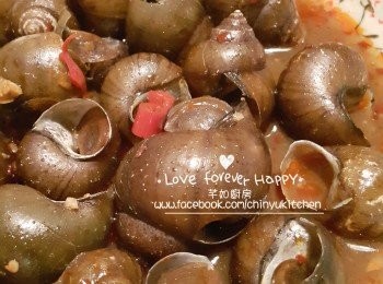 step6: 上碟, 即成惹味辣炒<a href="https://bit.ly/3C5mIwE" target="_blank" data-keyword="田螺" class="guide-link"><strong>田螺</strong></a> <span style="display:inline-block;vertical-align:middle;margin-top:-3px;color:initial;border-radius:3px;padding:2px 3px;font-size:12px;line-height:14px;background:#87d300;color:#fff;">即買</span> 