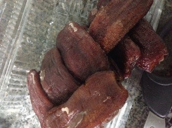 step1: 先將大蕉乾一片片摵開