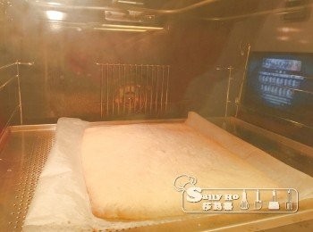 step3: 3) 取出用义插洞 (這個步驟我也忘了做)

4) 入爐用150度焗15分鐘，如上色就轉細火140度，多焗15分鐘，