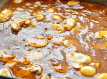 step7: 再加入洋菇滾煮一會兒