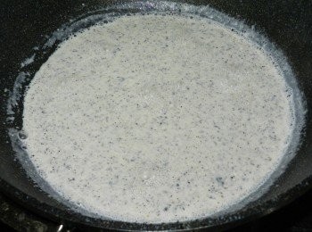 step4: 加入黑芝麻拌勻，就可以入模囉~