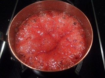 step8: 快完成時,色澤會越來越鮮豔及濃稠。