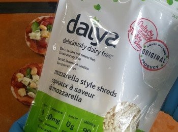 step5: 將素芝士放在茄子上。