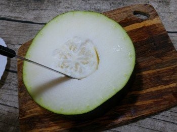 step2: 冬瓜先除去瓜核