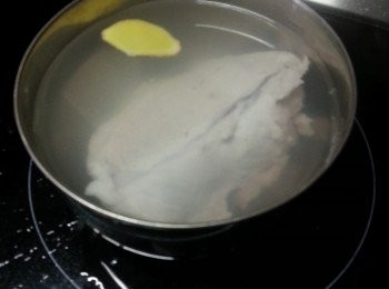 step1: <a href="https://bit.ly/3ANJVUp" target="_blank" data-keyword="豬展" class="guide-link"><strong>豬展</strong></a> <span style="display:inline-block;vertical-align:middle;margin-top:-3px;color:initial;border-radius:3px;padding:2px 3px;font-size:12px;line-height:14px;background:#87d300;color:#fff;">即買</span> 肉用1片薑出水2分鐘後沖洗乾淨切件待用