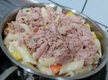 step4: 平均地舖上吞拿魚肉