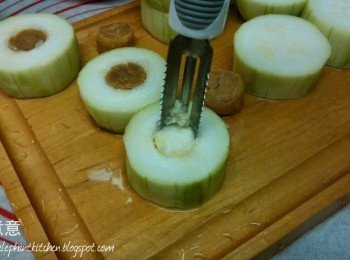 step3: 將蒸熟的瑤柱放於節瓜環