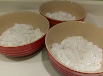 step6: 將蒟蒻河粉放入碗中。