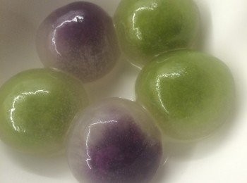 step1: 先將水晶湯圓煮熟備用