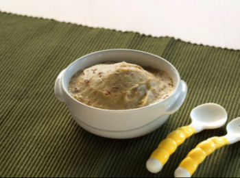 step1: <span class="group_1">芝士牛肉薯蓉</span>做法: <br>
1.將牛肉切粒，薯仔去皮切粒，放入Panasonic蒸氣焗爐蒸20-25分鐘。 <br>
2.將薯仔粒以Panasonic食物處理器的刨蓉器刨成薯蓉。<br>
3.將牛肉粒放入Panasonic食物處理器以預設模式1 (剁碎) 攪成肉碎。<br>
4.將薯蓉拌入牛肉碎，並趁熱加入芝士粒拌勻。 <br>
<br>
備註：天然成熟和以巴士德消毒法製作的芝士較適合BB及小朋友食用。