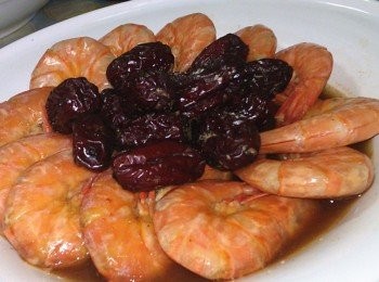 step6: 擺盤後灑些胡椒粉，香味四溢的酒香蒸蝦來囉!