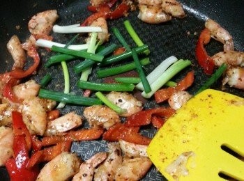 step9: 加入蔥段炒勻即可