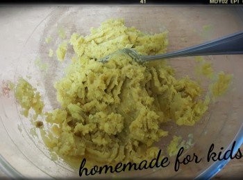 step3: 3.將蒸好的地瓜壓成蓉