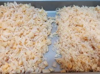 step1: 瑤柱及金華火腿洗淨浸軟，蒸20分鐘，瑤柱撕成幼絲 。