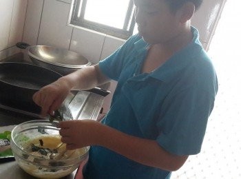 step2: 將元本山海苔片撕成小塊狀加入步驟一拌勻