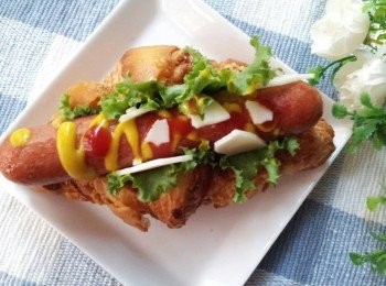 step4: 再加上在烤箱烤好的熱狗