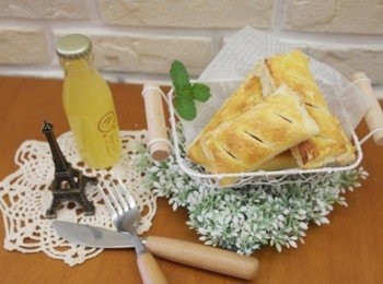 step7: 要來好好享受一下午后時光囉~~~ 熱呼呼的吐司蘋果派上桌:)