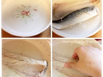 step2: 將熱水加入大碟內，將鯖魚浸大約30秒。然後再用清水洗淨，備用。
