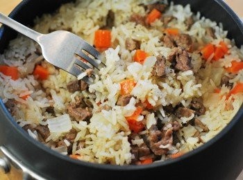 step7: 煮好後以叉子將飯粒挑鬆，以鹽及胡椒調味