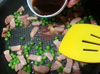 step6: 落蠔油汁炒勻(如水份太希可加生粉水埋茨)