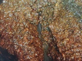 step4: 紅豆蓉煮至濃稠後加入桂花糖，慢火續煮至豆蓉可輕易用木勺?開見鑊底並無多餘水份即可。放涼備用。