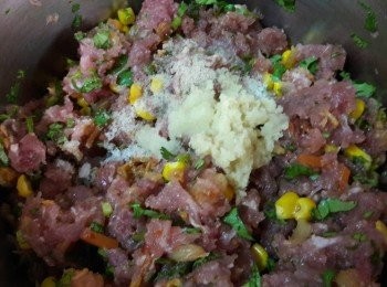 step4: 把<span class="group_2">調味料</span>也加入