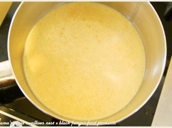 step5: 將打勻後的<span class="group_1">食材</span>，另倒入鍋中，直接小火加熱至溫熱即可。