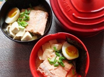 step6: 可按喜好加入紫菜、雞蛋和葱花。