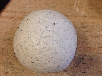 step1: 將糖, 依士加入牛奶靜待10分鐘, 再將餘下材料加入搓至光滑包好靜止15分鐘