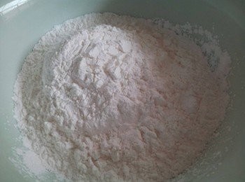 step3: 容器中加入糯米粉