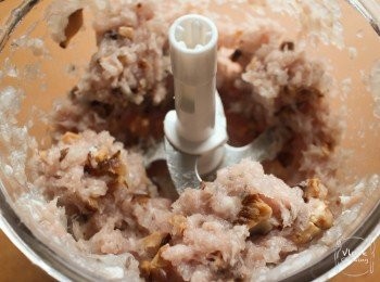 step3: 將蝦, 豬肉及冬菇剁碎