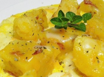 step16: 撒上黑胡椒粉、羅勒粉，就是一道中西合併的佳餚喔~