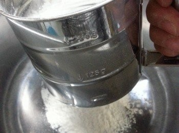 step4: 將生粉及底筋粉過篩