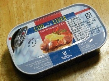 step2: 這是今天用到的鱈魚肝罐頭，我在楓康超市買到的