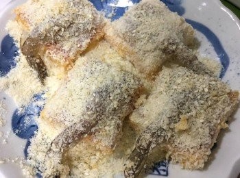 step6: 然後沾上蛋漿、麵包糠、白芝麻