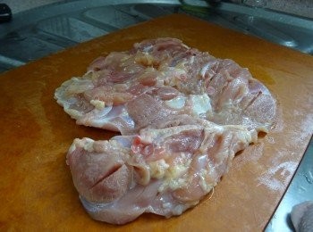 step1: <a href="https://bit.ly/2ZxapeY" target="_blank" data-keyword="雞扒" class="guide-link"><strong>雞扒</strong></a> <span style="display:inline-block;vertical-align:middle;margin-top:-3px;color:initial;border-radius:3px;padding:2px 3px;font-size:12px;line-height:14px;background:#87d300;color:#fff;">即買</span> 一件，去皮，灑上小許幼鹽醃10分鐘備用