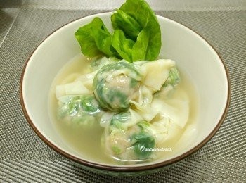 step8: 湯底：  500ml雞湯加1茶匙大地魚粉慢火煮滾， 用隔油網網去大地魚粉渣便可。