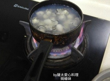 step1: 蠔仔用生粉洗乾淨，厲乾水。出水30妙左右，至有些缩水即可上水，厲乾水。
