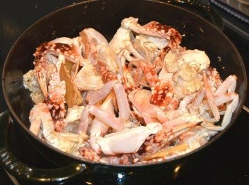 step5: 翻炒至花蟹上色(約2分鐘)。