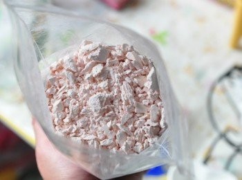 step8: 接著取出一大匙蓮藕粉加些溫些成糊狀放入鍋中勾芡滾煮