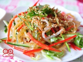 step6: 灑上辣油與七味粉及營養的白芝麻...夠勁辣味涼拌完成