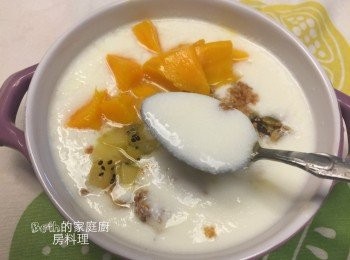 step12: 加點水果、蜂蜜、穀麥，搭配早餐餐點超美味