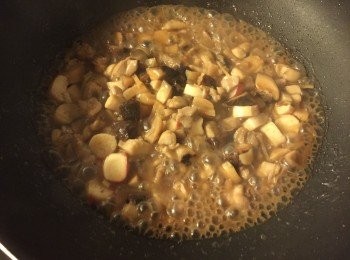 step7: 加入獻汁煮至汁稠, 盛起放入冬瓜環的 中間