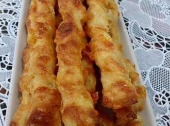 step1: 材料 A-E倒入大盤內攪勻,使用叉及切拌的方式混合成鬆散的沙粒狀態(不要搓揉)