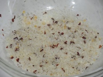 step7: 在大碗內攪勻所有<span class="group_3">蒜香芝士</span>材料。